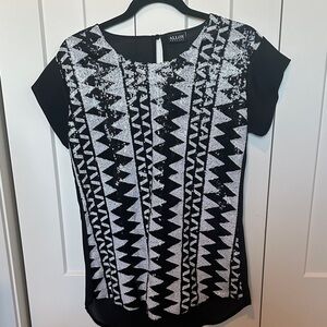 ALLOY Black and White Geometric Short Sleeve Blouse